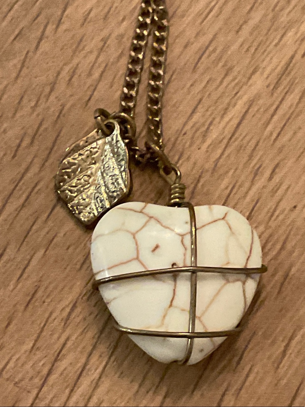 Source Unknown White Howlite Heart Pendant Necklace with Brass Accents